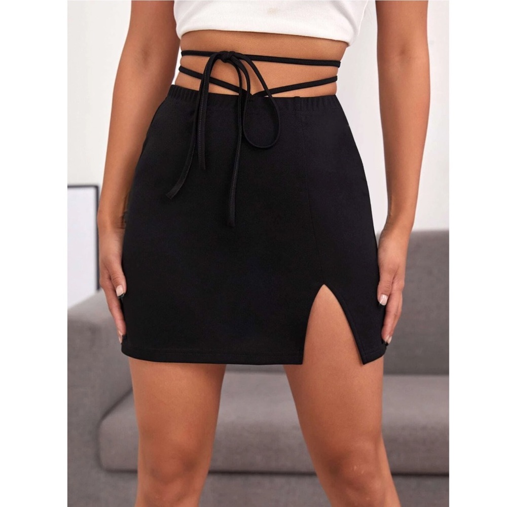 Shein black crisscross tie waist split hem skirt. Size large (8/10).